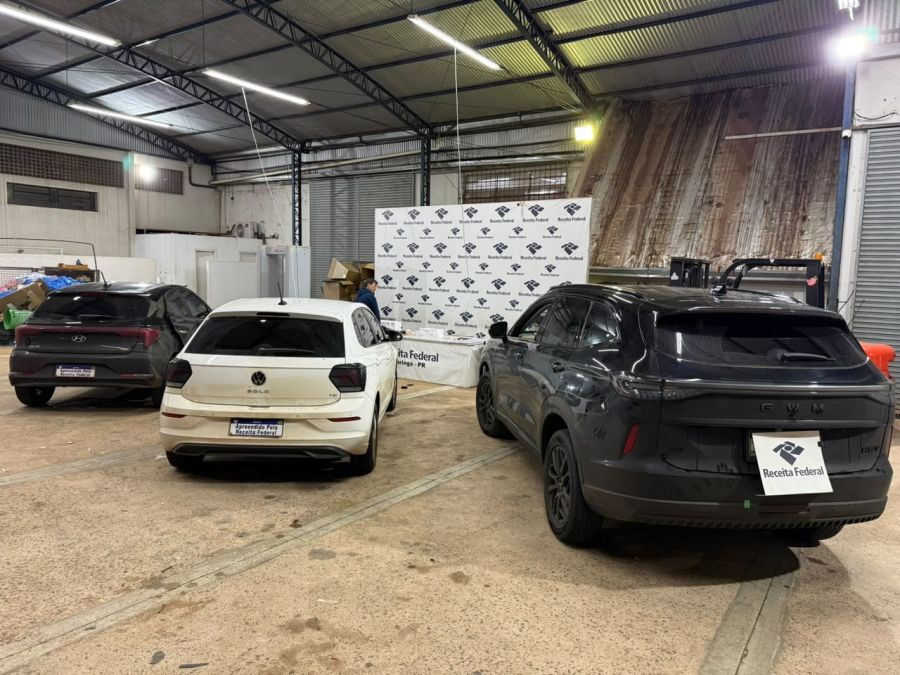 Receita Federal e Polícia Federal apreendem 132 iPhones e 600 ampolas de Tirzepatida no Paraná