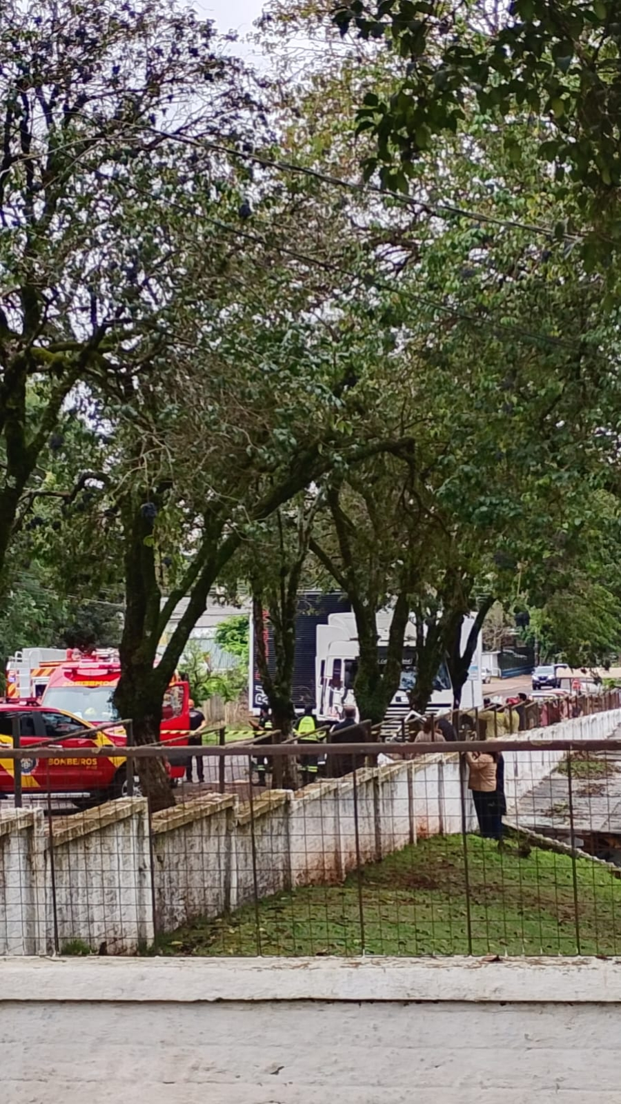 Homem é prensado contra caminhão no centro de Cascavel