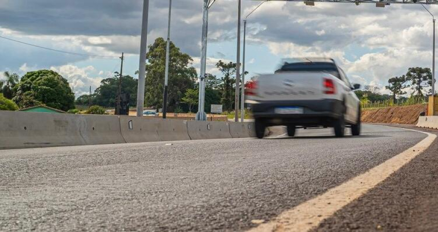 Espaço destinado a pedestres na Ponte da Amizade passa por manutenção neste domingo