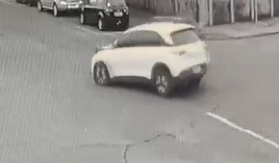Câmera capta acidente na rua Curitiba