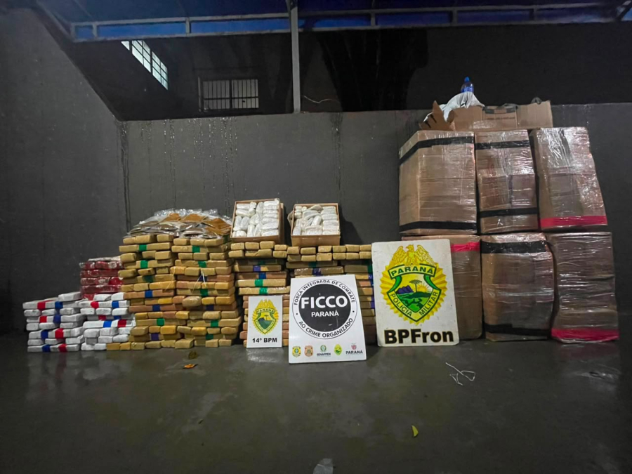 Depósito de drogas é descoberto em Foz e quase 500 quilos de maconha são apreendidos