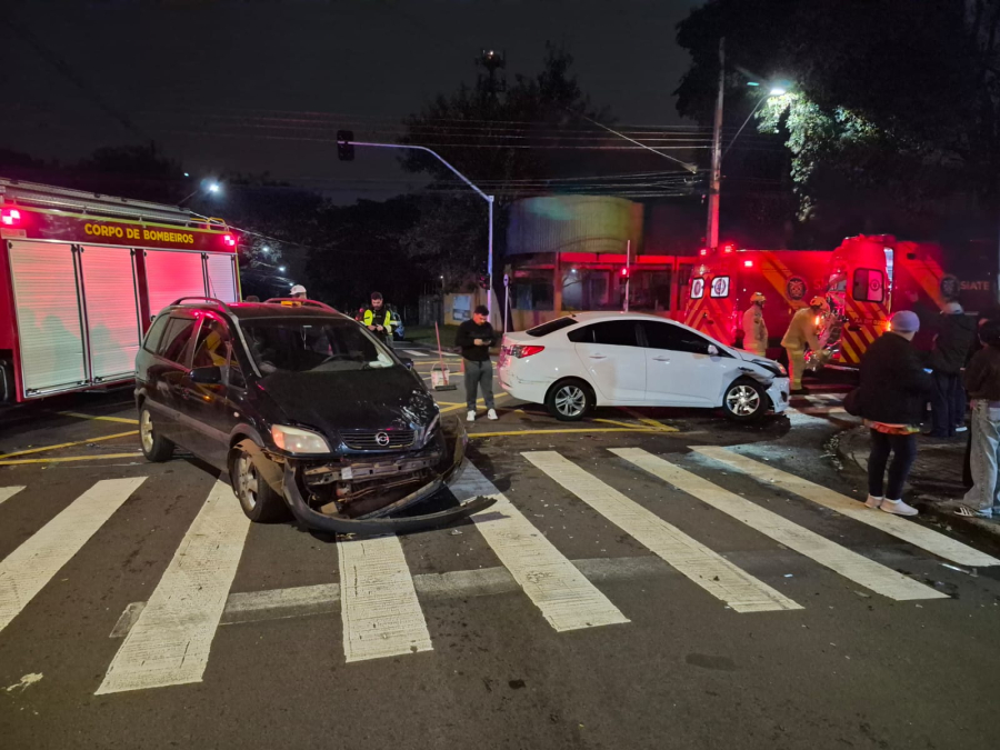 Motorista sem CNH bate em cruzamento no Coqueiral e carro é apreendido