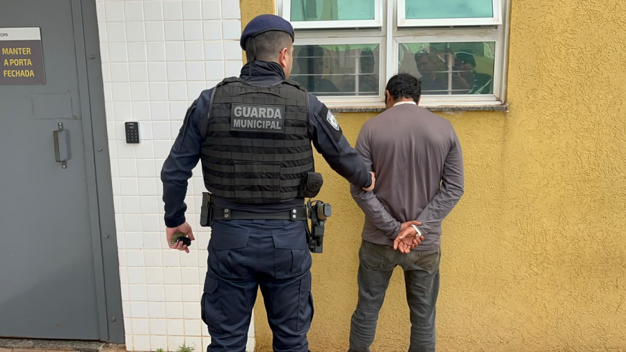 GM prende homem por embriaguez após acidente em Cascavel