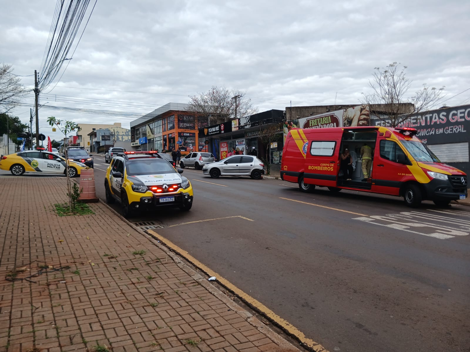 Motorista embriagada atropela idoso e provoca acidente no Bairro Floresta, em Cascavel