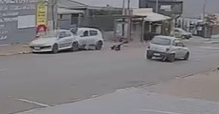 Vídeo mostra idoso sendo atropelado em Cascavel