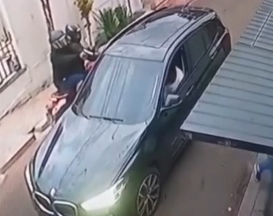 Veja o vídeo: Homem é executado a tiros dentro de BMW blindada em Foz