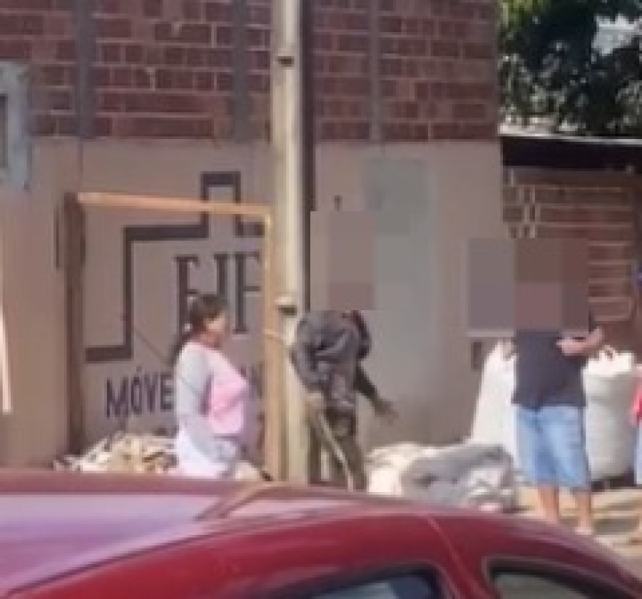 Populares amarram homem em poste após furto em Cascavel