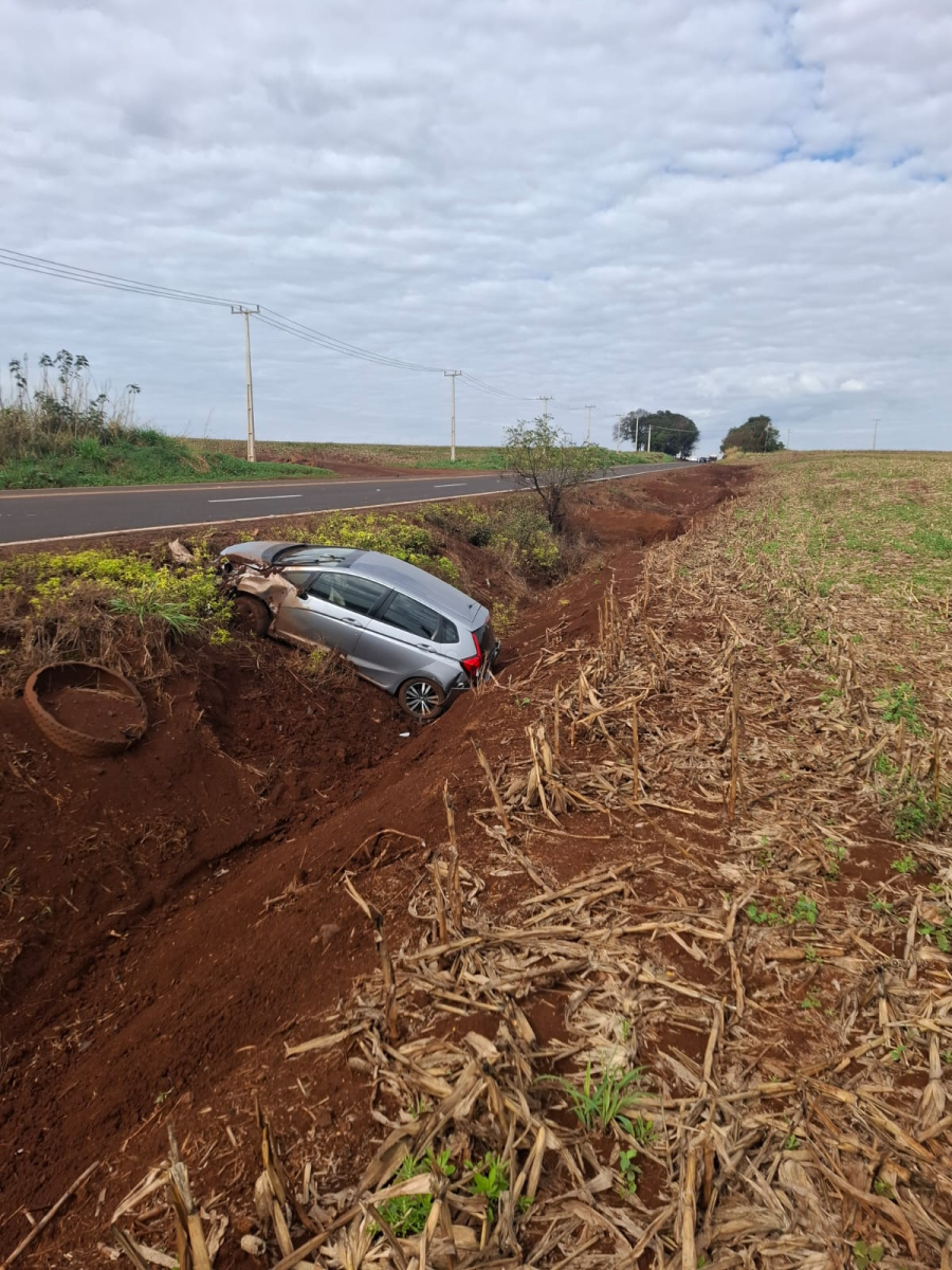 Motorista sai da pista na PR-486 e escapa sem ferimentos em Assis Chateaubriand
