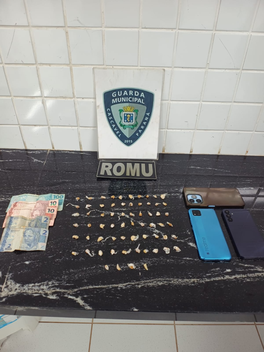 Três são presos com pedras de crack em casa denunciada por tráfico em Cascavel