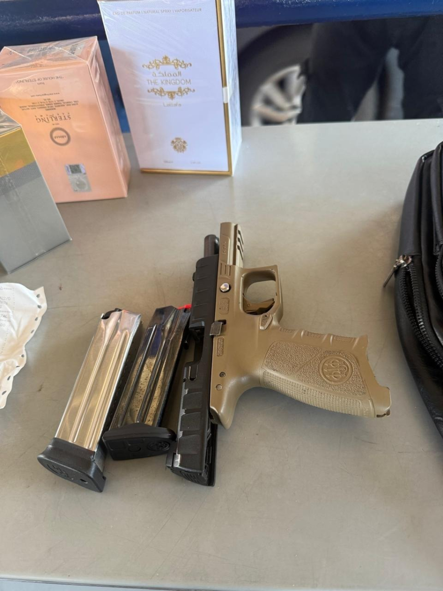 Pistola 9 mm é apreendida na Ponte da Amizade durante operação da Receita Federal e Exército