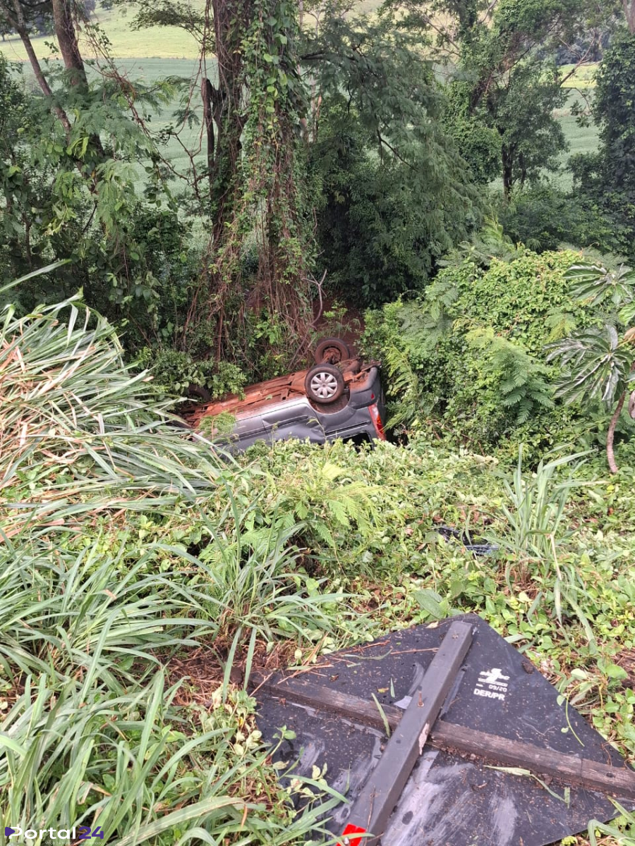 Carro capota na PRC-467 em Marechal Cândido Rondon e deixa três feridos