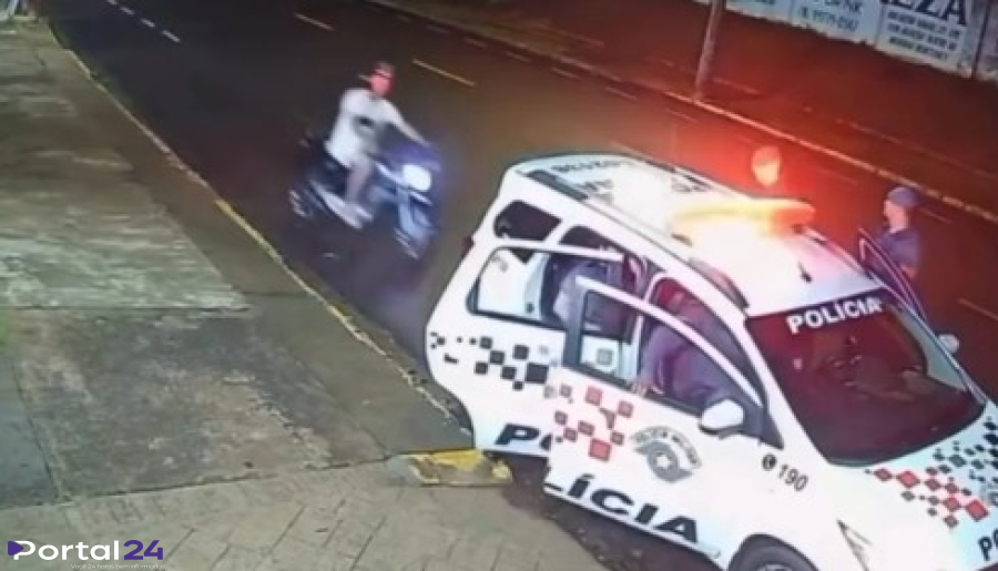 Jovem perde o controle e colide com viatura da Polícia em São Paulo