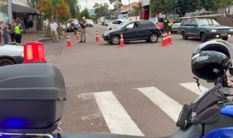 Colisão no Parque São Paulo envolve moto e carro na tarde desta sexta