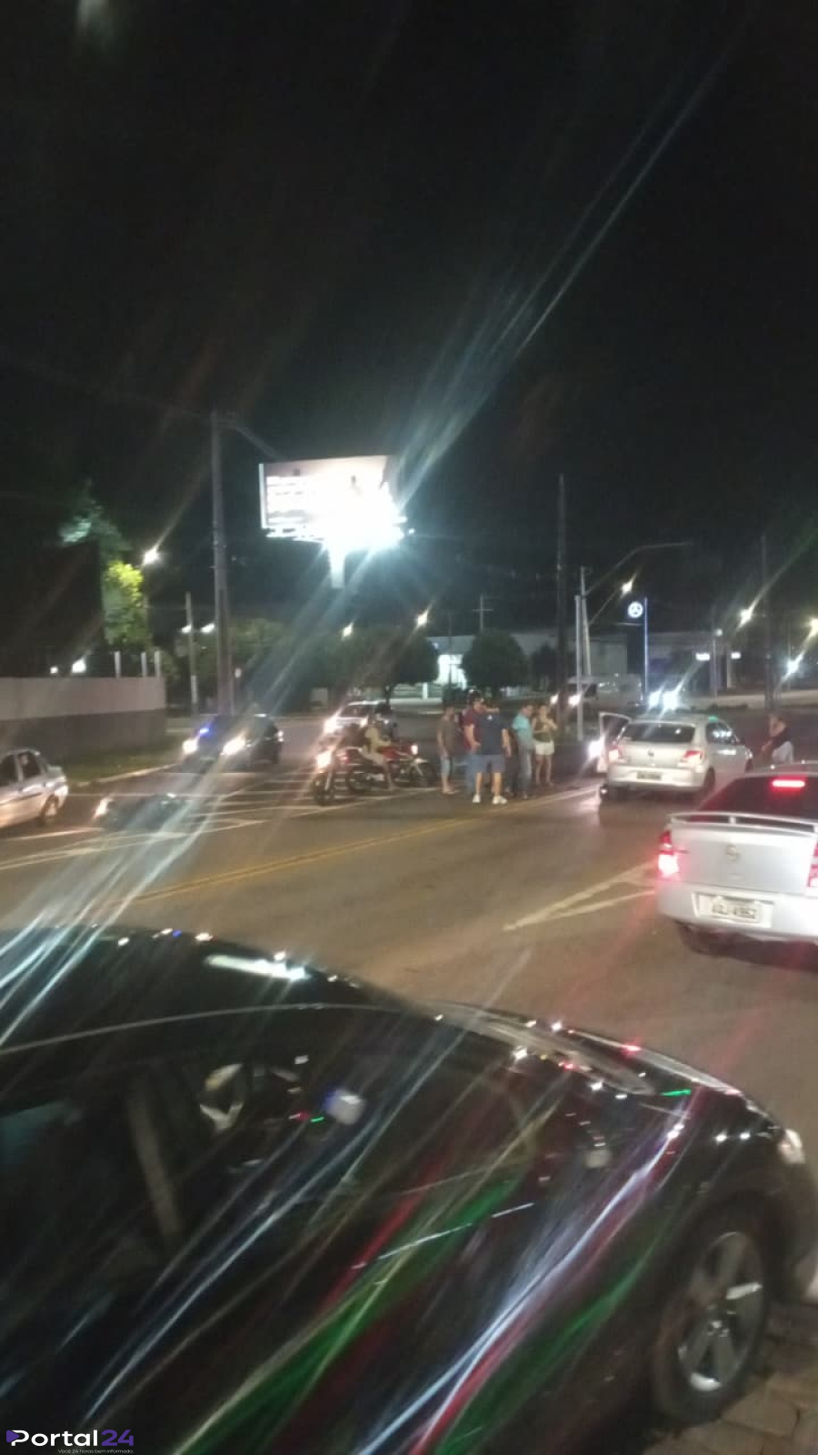 Motociclista sofre fratura exposta após grave acidente em frente ao Shopping Paraná Família em Campo Morão