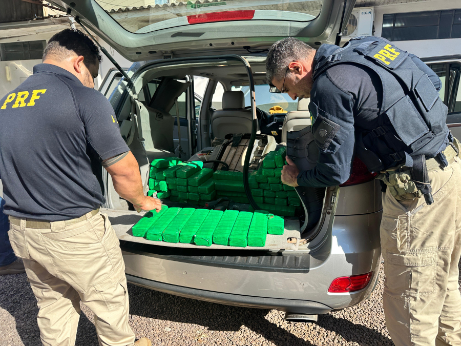 SUV recheada com maconha é apreendida pela PRF