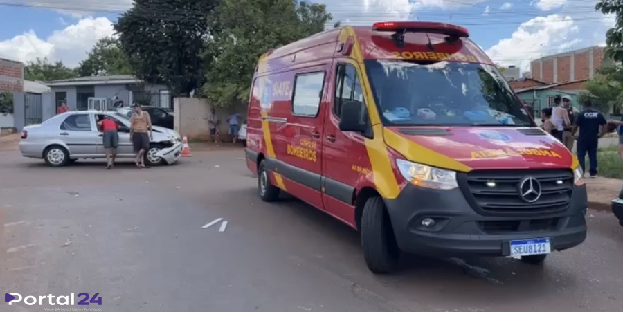 Colisão entre carro e moto deixa dois feridos no Bairro Interlagos