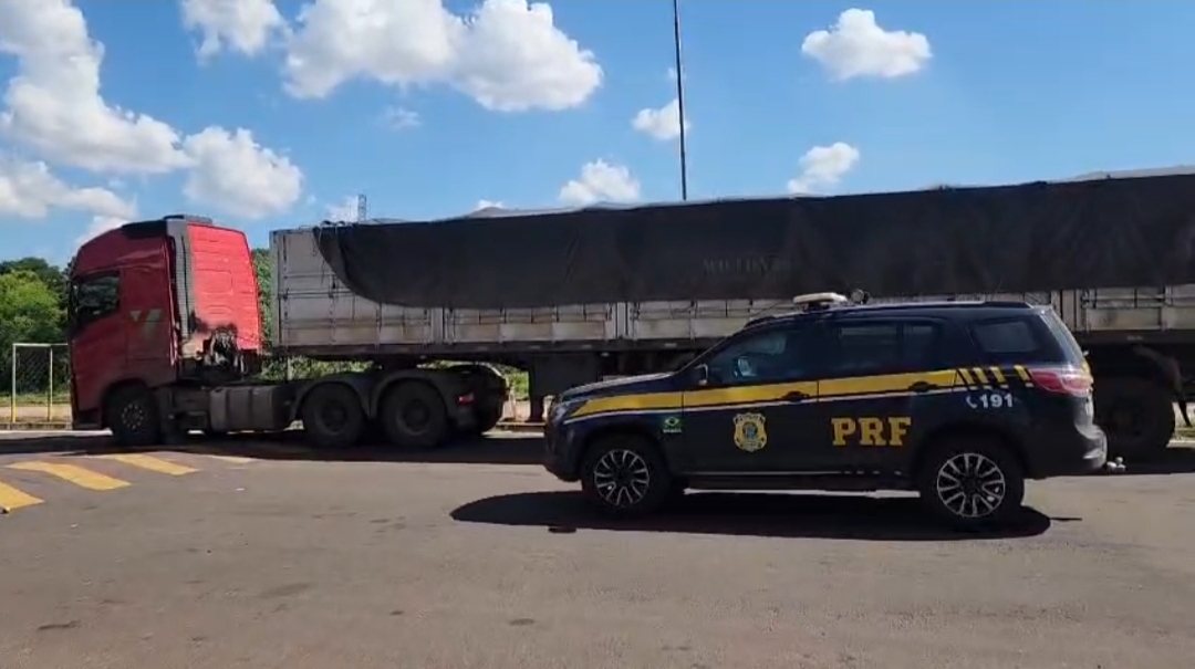 PRF recupera carreta e prende homem por receptação na BR-163, em Guaíra