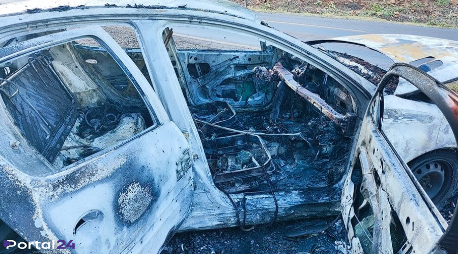 Veículo é totalmente consumido pelo fogo na PRC-158 em Chopinzinho