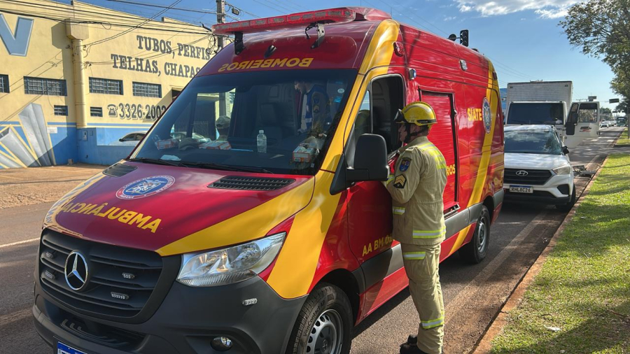Dois ficam feridos em acidente na Avenida Tancredo Neves
