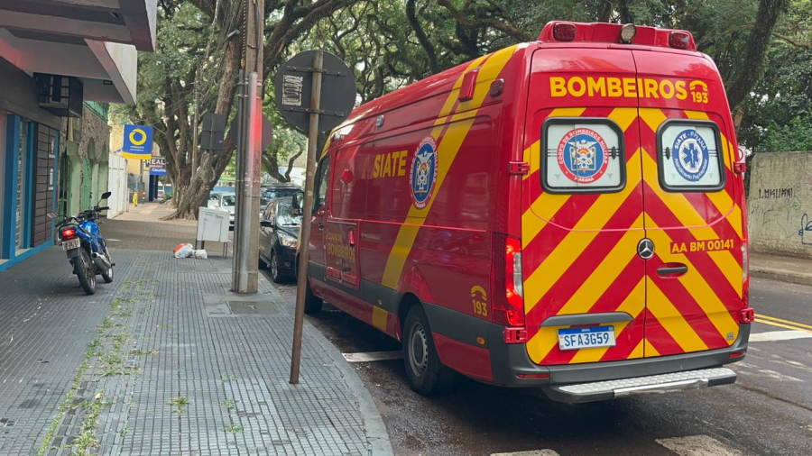 Moto e Gol batem no centro de Cascavel
