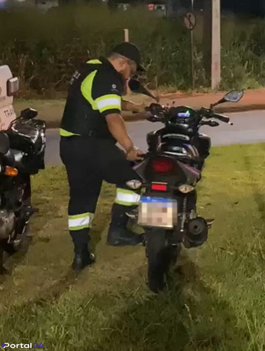 Operação conjunta apreende motocicleta durante blitz no viaduto do bairro Veneza, em Cascavel