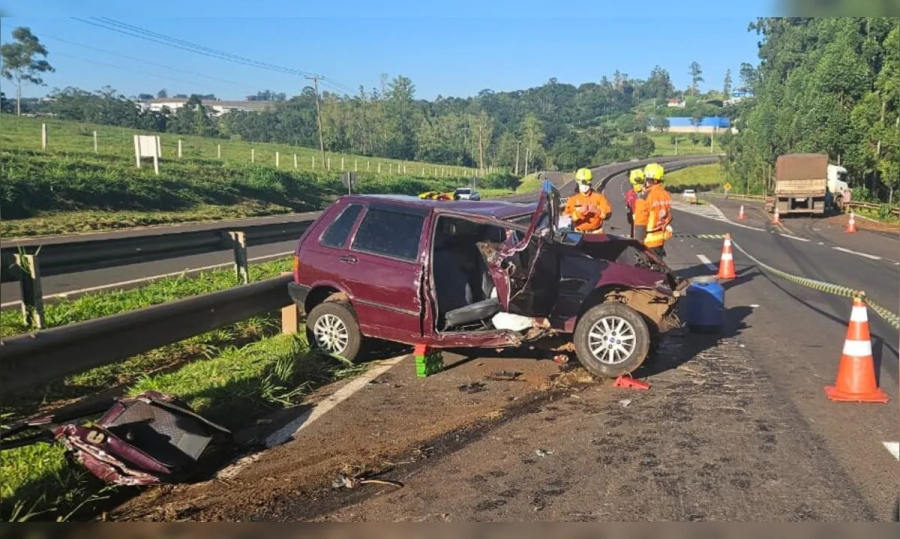Motorista morre em colisão frontal com carreta na BR-376 após invadir contramão