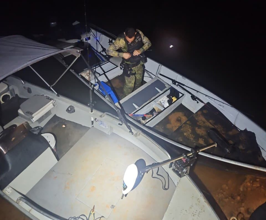 Operação flagra embarcações em área proibida e resulta na apreensão de pescado e prisão de ocupantes