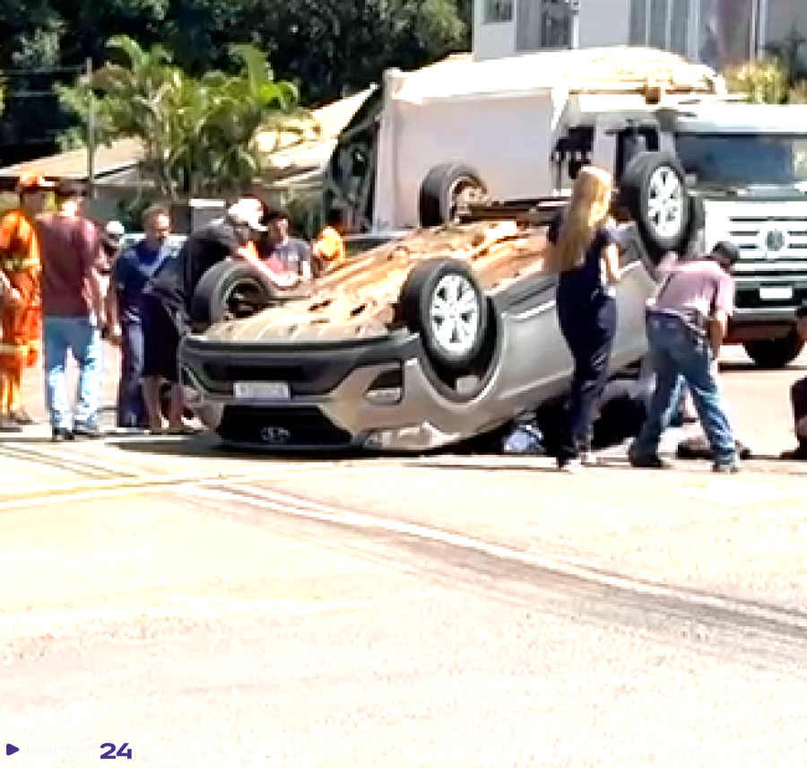 Creta capota após colisão com HB20 em Cascavel