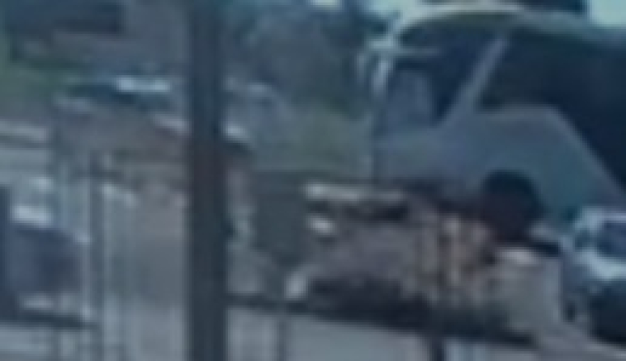 Vídeo mostra ônibus arrastando Corolla em acidente na Tancredo Neves