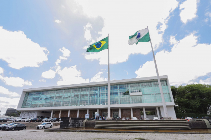 Paraná anuncia investimento de R$ 1,6 bilhão para valorização dos servidores públicos