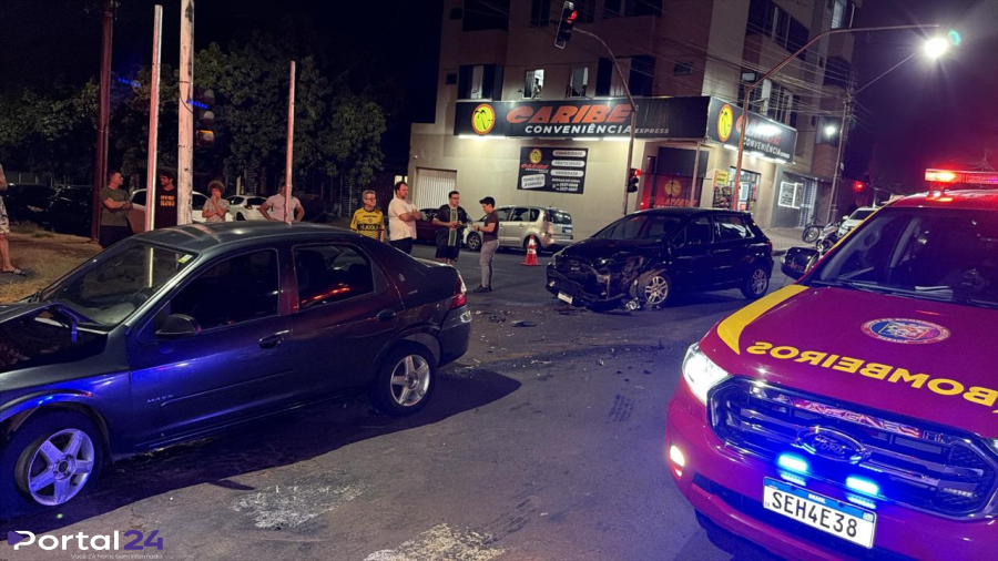 Colisão frontal deixa vítima em estado grave no cruzamento da JK com Rua Fortaleza em Cascavel